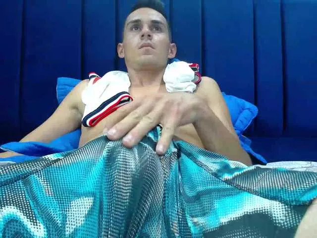 Live sex webcam photo for Elchamo-12 #275829367