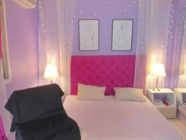 Live sex webcam photo for ElectraJones #272365686