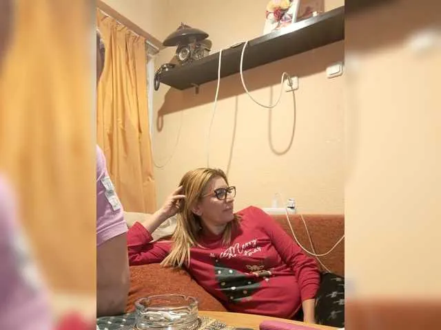 Live sex webcam photo for Elei2345 #292197275