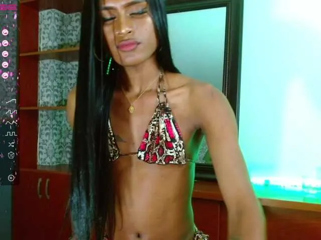 Live sex webcam photo for ElektraQueen #275685045