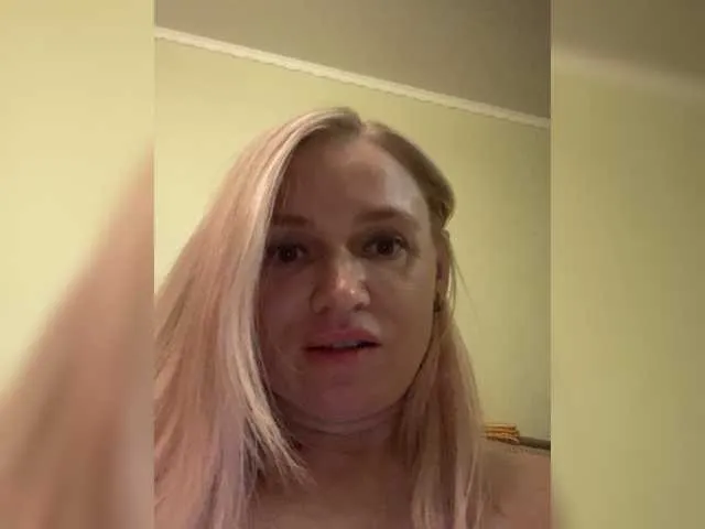 Live sex webcam photo for ElenCarr #275608416