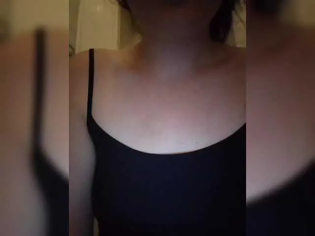 Live sex webcam photo for Elena19962 #291351877