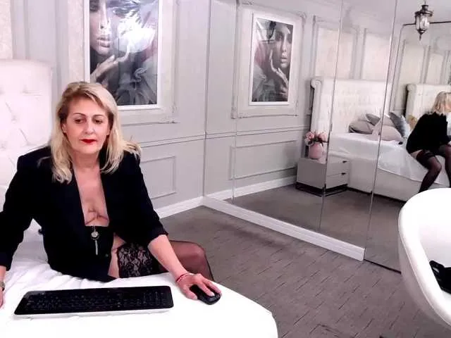 Live sex webcam photo for ElenaJuarez #290734013