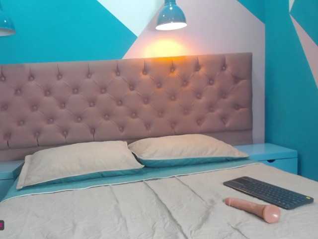 Live sex webcam photo for Elettra-Horny #275947247