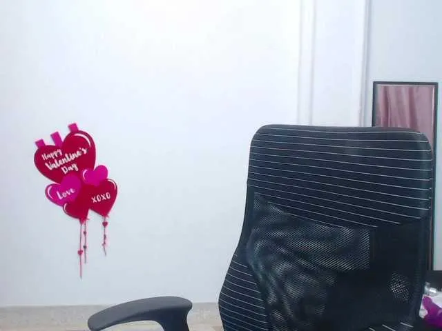 Live sex webcam photo for ElianaKin #272729824