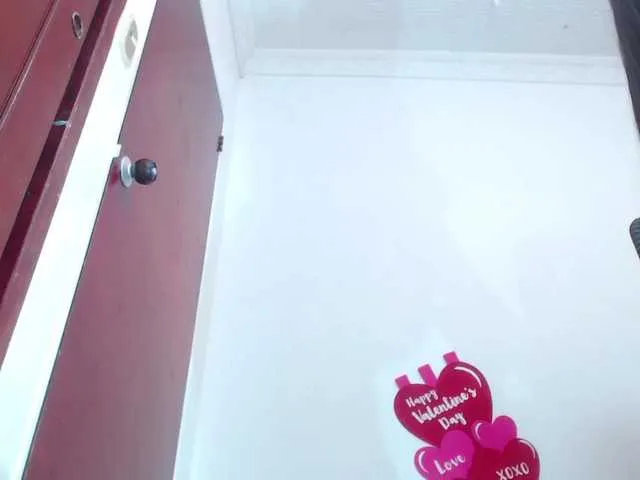 Live sex webcam photo for ElianaKin #272795407