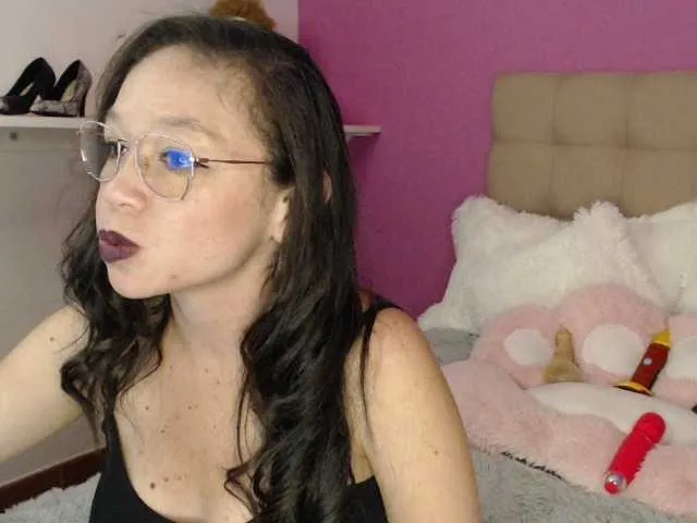 Live sex webcam photo for ElianeCooper #274350862