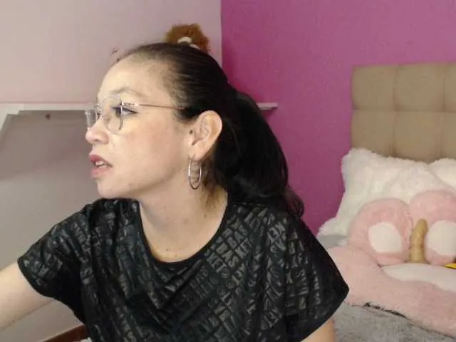 Live sex webcam photo for ElianeCooper #274359397