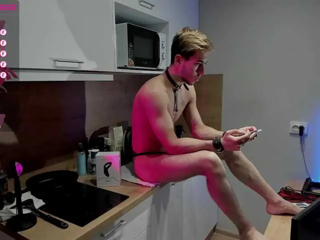 Live sex webcam photo for EliasRyn #275514493
