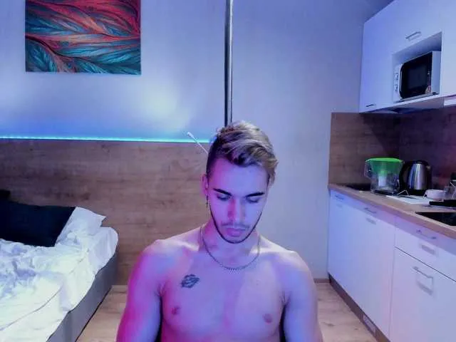 Live sex webcam photo for EliasRyn #275982933