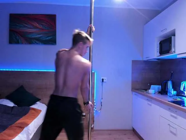 Live sex webcam photo for EliasRyn #276016641