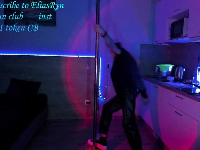 Live sex webcam photo for EliasRyn #276108824