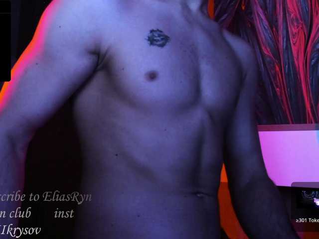 Live sex webcam photo for EliasRyn #276300432