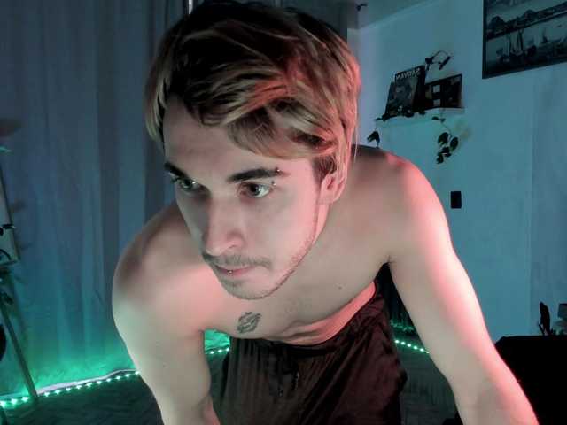 Live sex webcam photo for EliasRyn #276618373