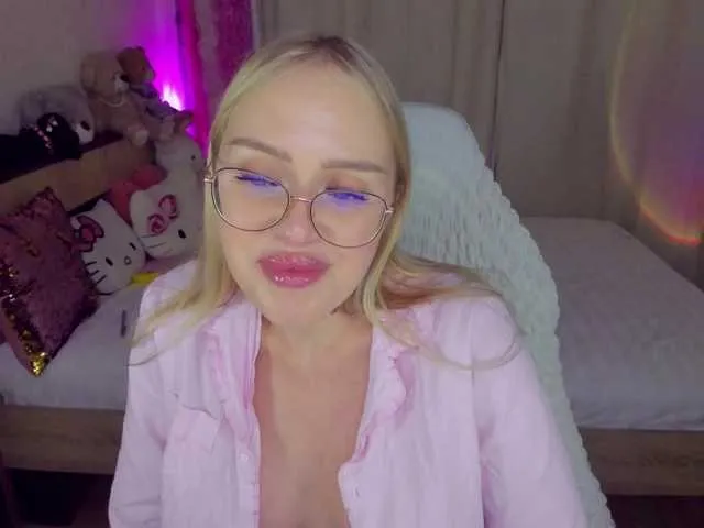 Live sex webcam photo for ElinaOcean #292052715