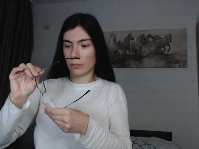 Live sex webcam photo for Elinor21 #290274517