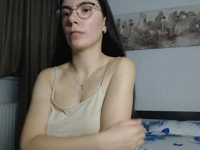 Live sex webcam photo for Elinor21 #290288035
