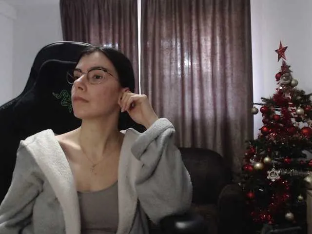 Live sex webcam photo for Elinor21 #290298573