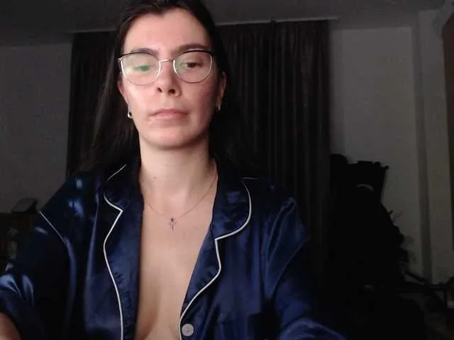 Live sex webcam photo for Elinor21 #290418679