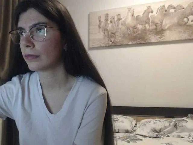 Live sex webcam photo for Elinor21 #290495907