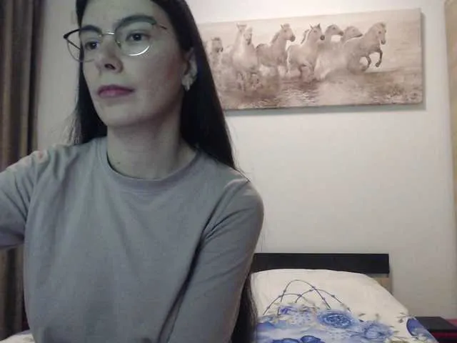 Live sex webcam photo for Elinor21 #290543498