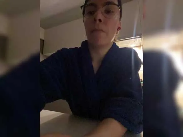 Live sex webcam photo for Elinor21 #290823856