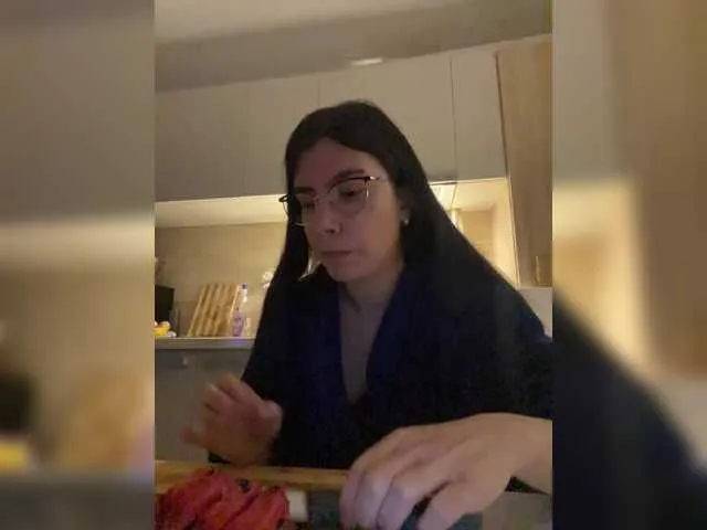 Live sex webcam photo for Elinor21 #291120399