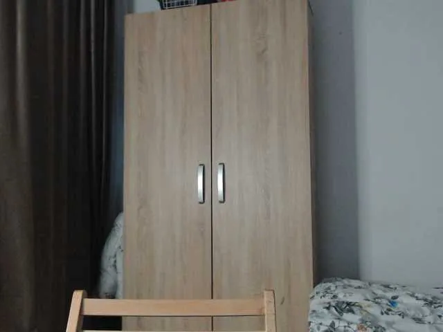 Live sex webcam photo for Elinor21 #291140274