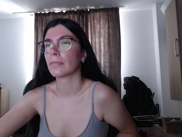 Live sex webcam photo for Elinor21 #291238148