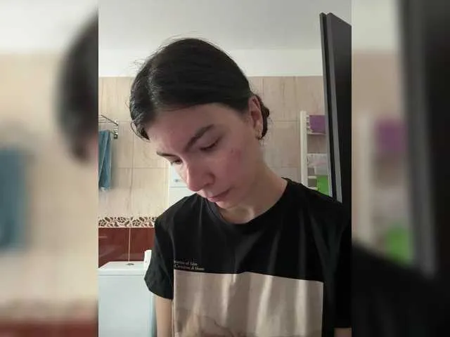 Live sex webcam photo for Elinor21 #291299880