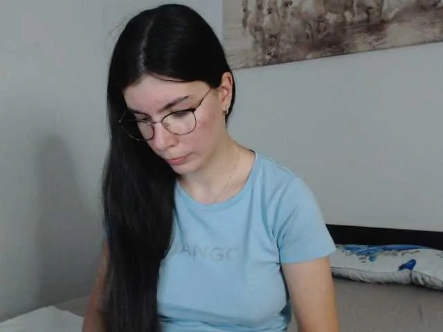 Live sex webcam photo for Elinor21 #291448100