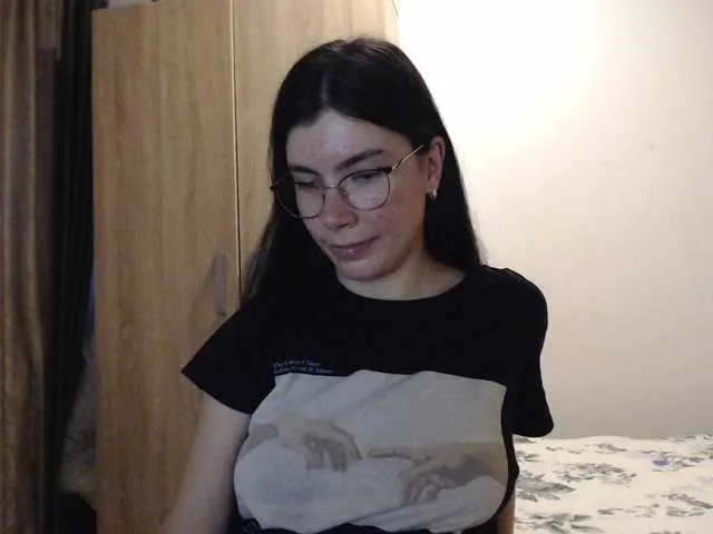 Live sex webcam photo for Elinor21 #291474649