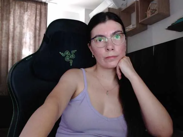 Live sex webcam photo for Elinor21 #291804699