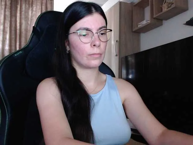 Live sex webcam photo for Elinor21 #291824123