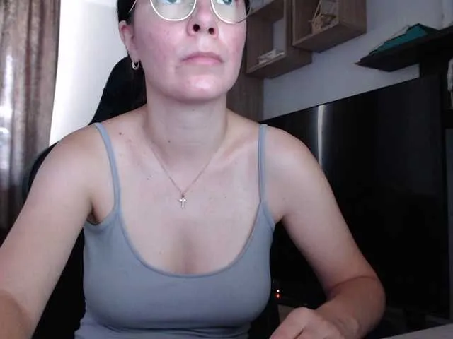 Live sex webcam photo for Elinor21 #291830318