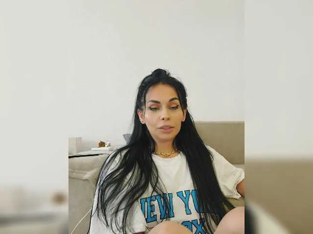 Live sex webcam photo for ElisCat #274352622