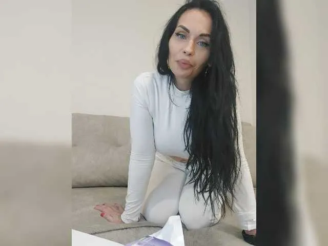 Live sex webcam photo for ElisCat #275304945
