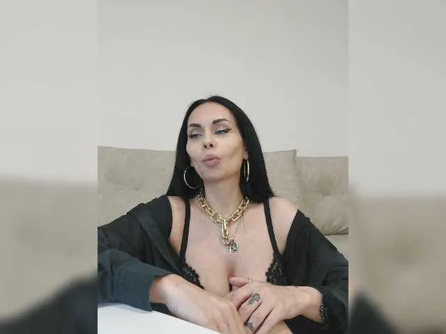 Live sex webcam photo for ElisCat #275342282