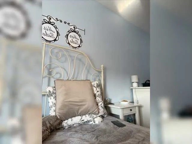 Live sex webcam photo for ElisCat #275705516