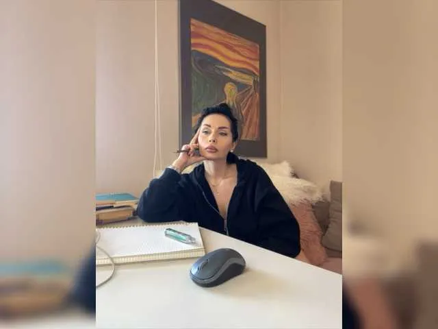 Live sex webcam photo for ElisCat #277671306