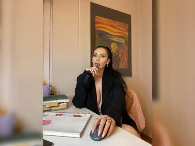 Live sex webcam photo for ElisCat #277685560