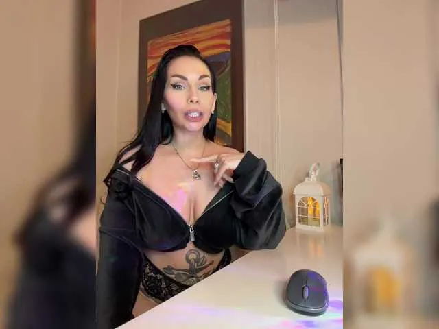 Live sex webcam photo for ElisCat #290468461