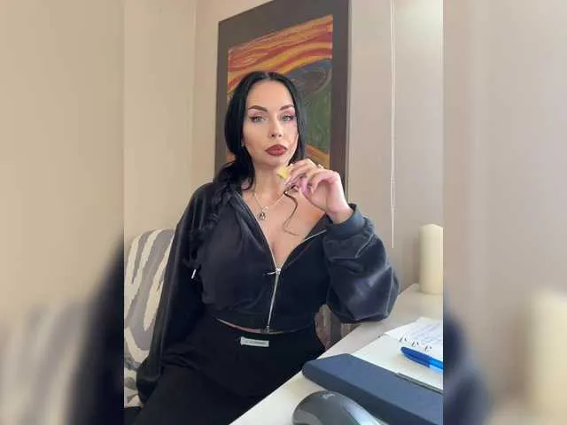 Live sex webcam photo for ElisCat #290703395