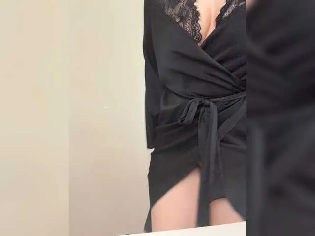 Live sex webcam photo for ElisCat #293882207