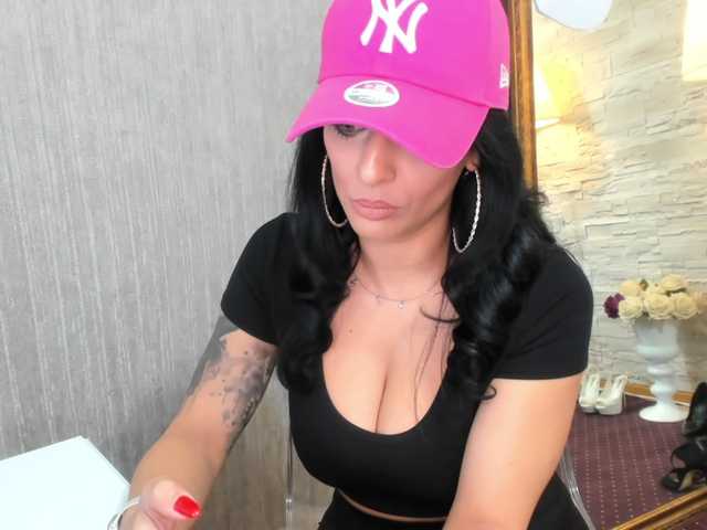 Live sex webcam photo for ElisaBaxter #288020184