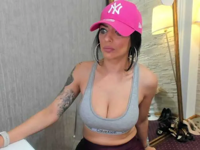 Live sex webcam photo for ElisaBaxter #288020227