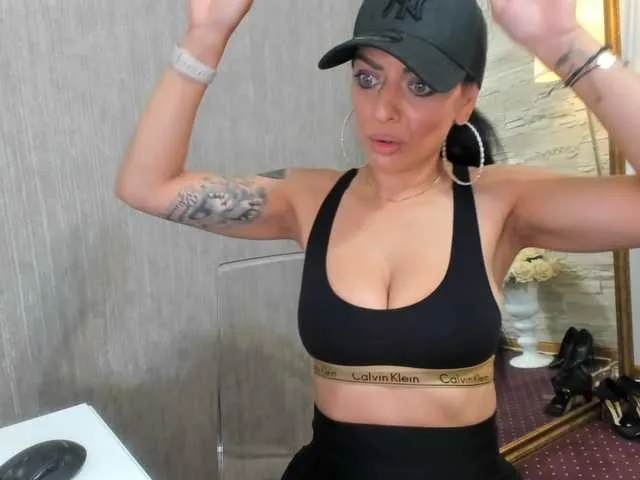 Live sex webcam photo for ElisaBaxter #288020231