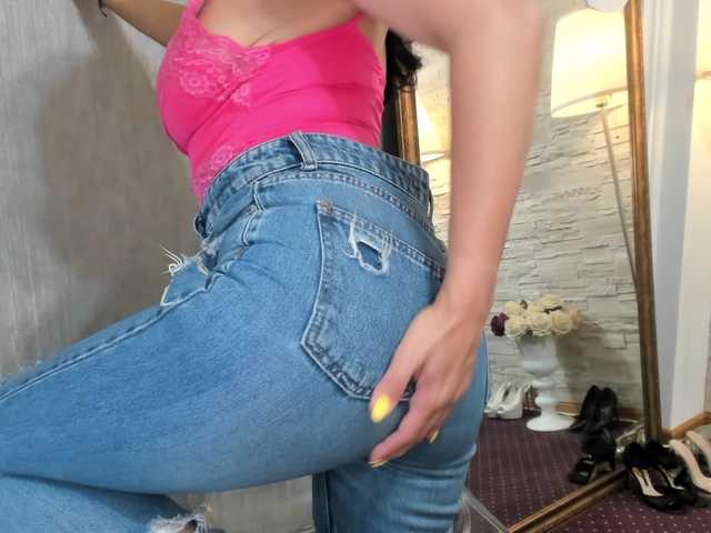 Live sex webcam photo for ElisaBaxter #288020253