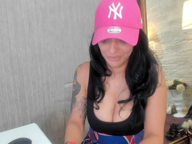 Live sex webcam photo for ElisaBaxter #288020287