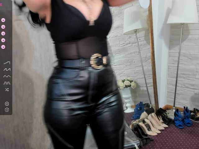 Live sex webcam photo for ElisaBaxter #288020434